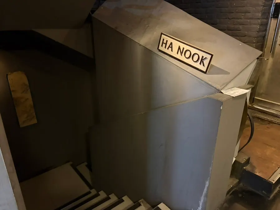 Entrance to the building where Hanuk is located