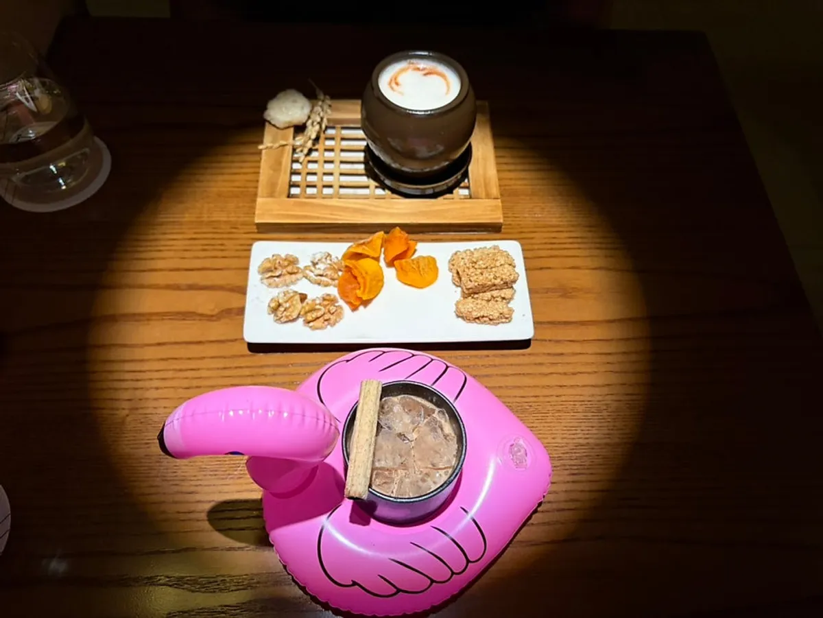 Sujeonggwa and mini yakgwa welcome tea