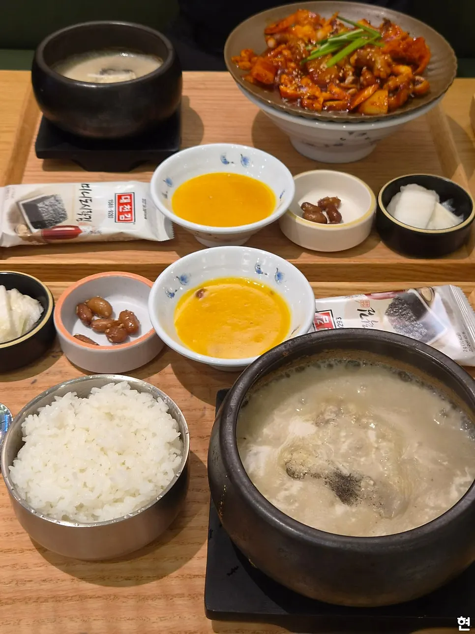 10분도 안 돼 차려진 정식 두 상