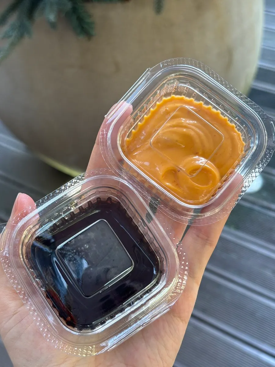 숙소 앞 테이블에 꺼내 놓은 포장 도시락