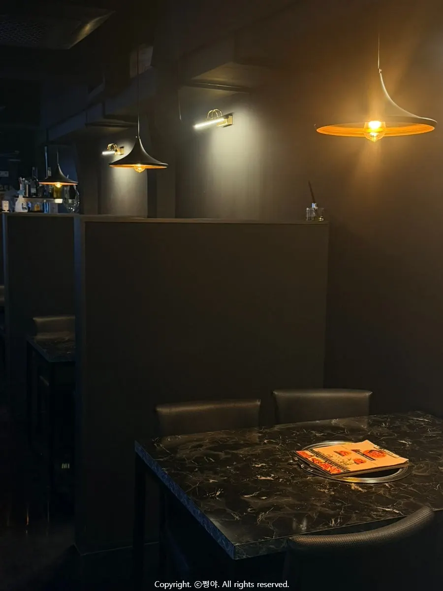 Private room seating at Yukrab Jongno