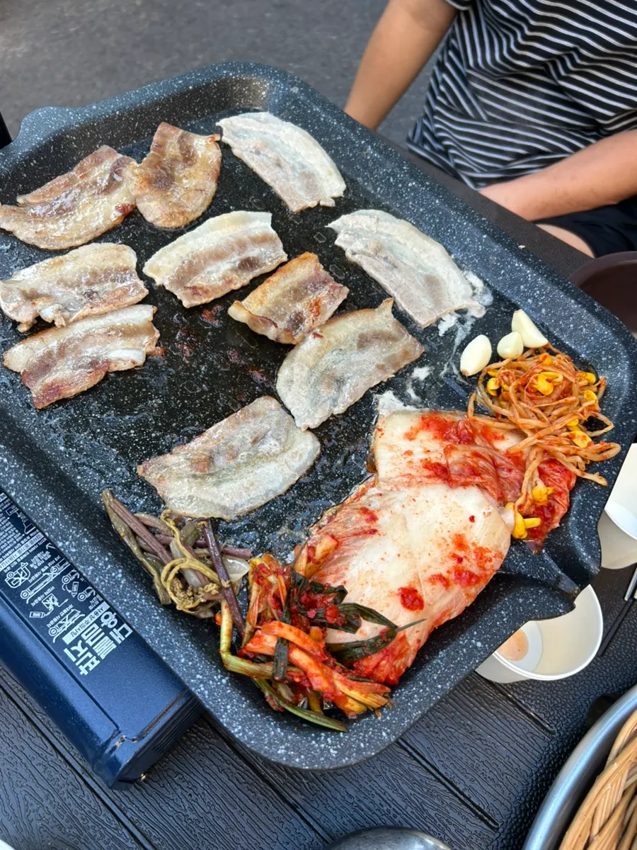 Golden-grilled thin quick-frozen pork belly