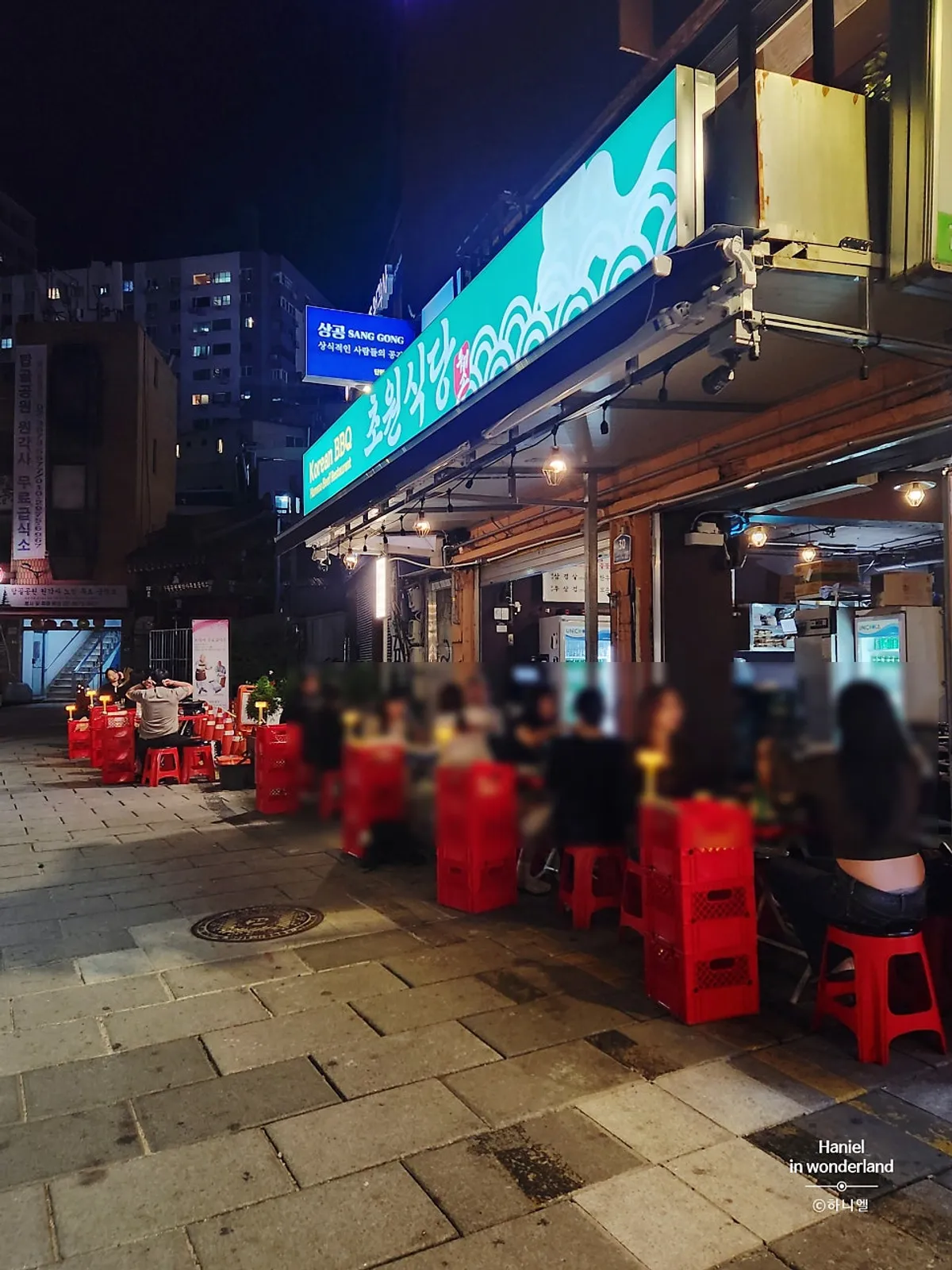 Outdoor exterior of Chowon Restaurant Jongno 3-ga Branch behind Tapgol Park