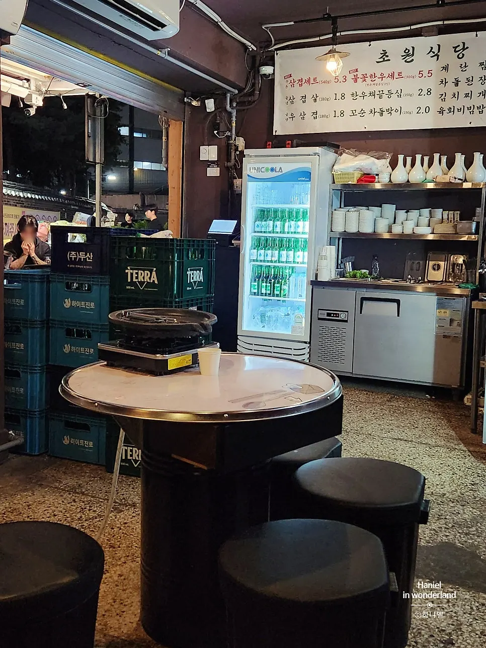 Vertical view of the indoor space at Chowon Restaurant Jongno 3-ga Branch