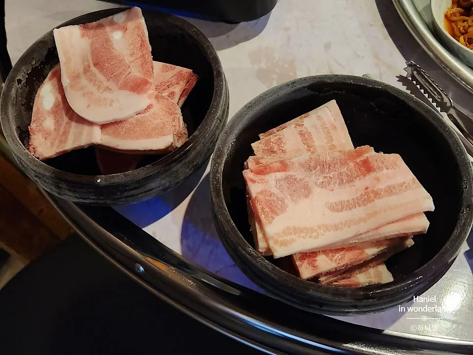 Basic banchan served on a large tray at Chowon Restaurant