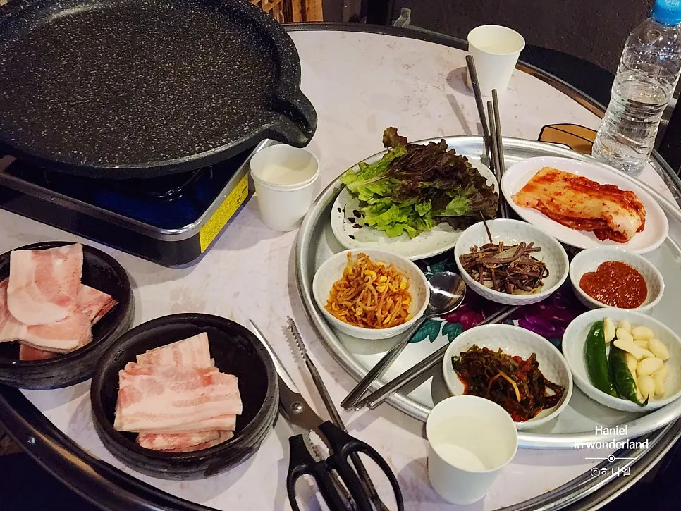 Quick-frozen pork belly served one portion per jar