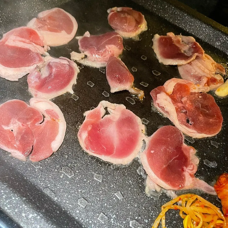 불판 위에 올린 오리로스