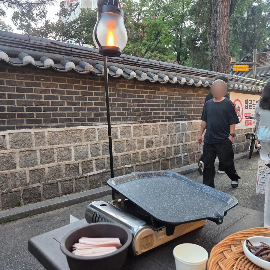 호롱불이 달린 테이블 불판