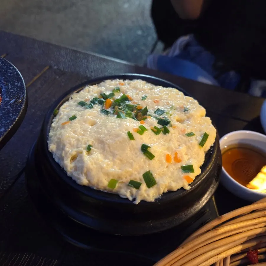뚝배기에 담겨 나온 계란찜