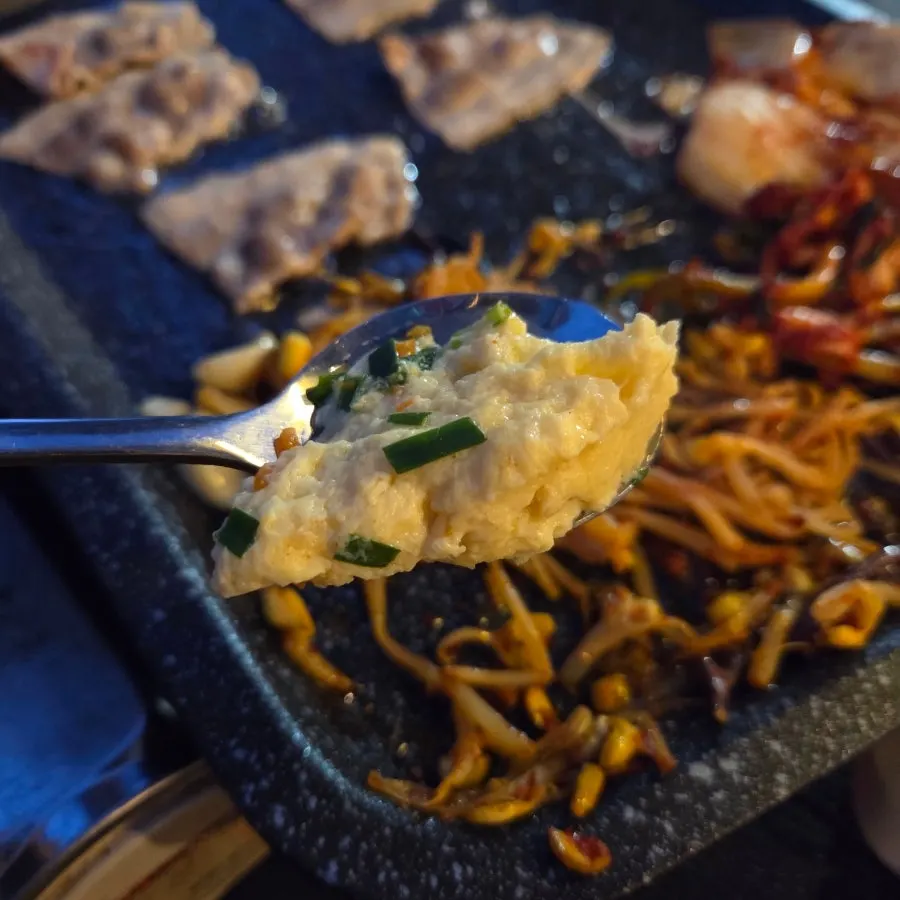 포슬포슬한 계란찜 한 숟갈