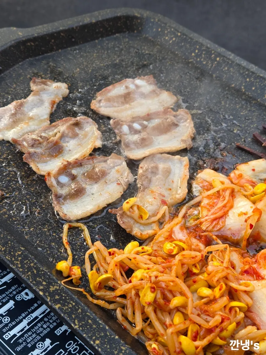파김치를 곁들인 냉삼 한 점