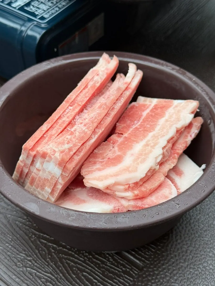 Self-serve lettuce and sesame oil bar