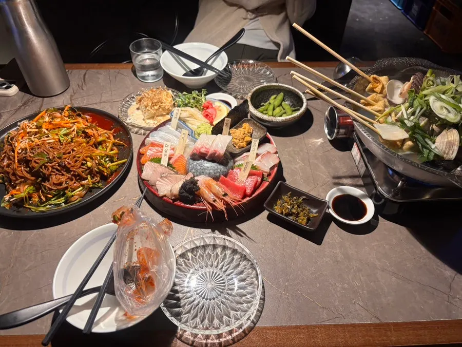 Dishes laid out on the table at Suksseong Susan Jongno Main Branch