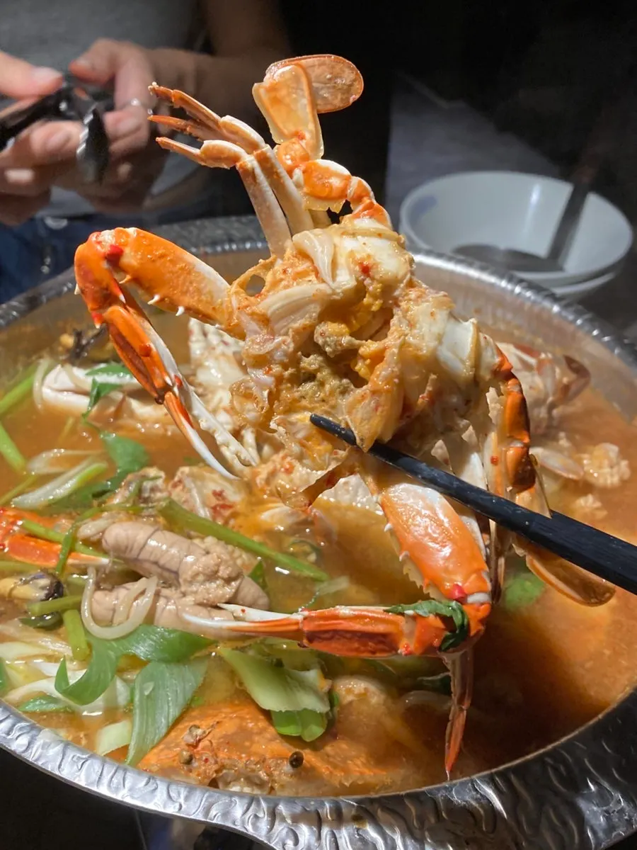 Roe stew packed with several small crabs