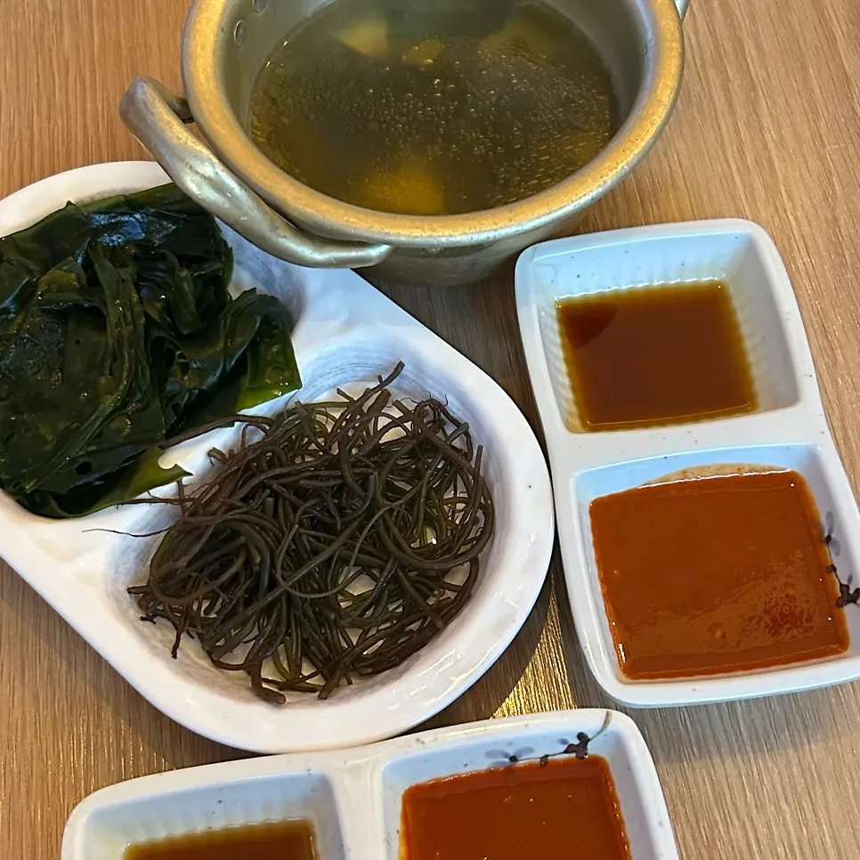 Complimentary hijiki and seaweed with a mini seaweed soup