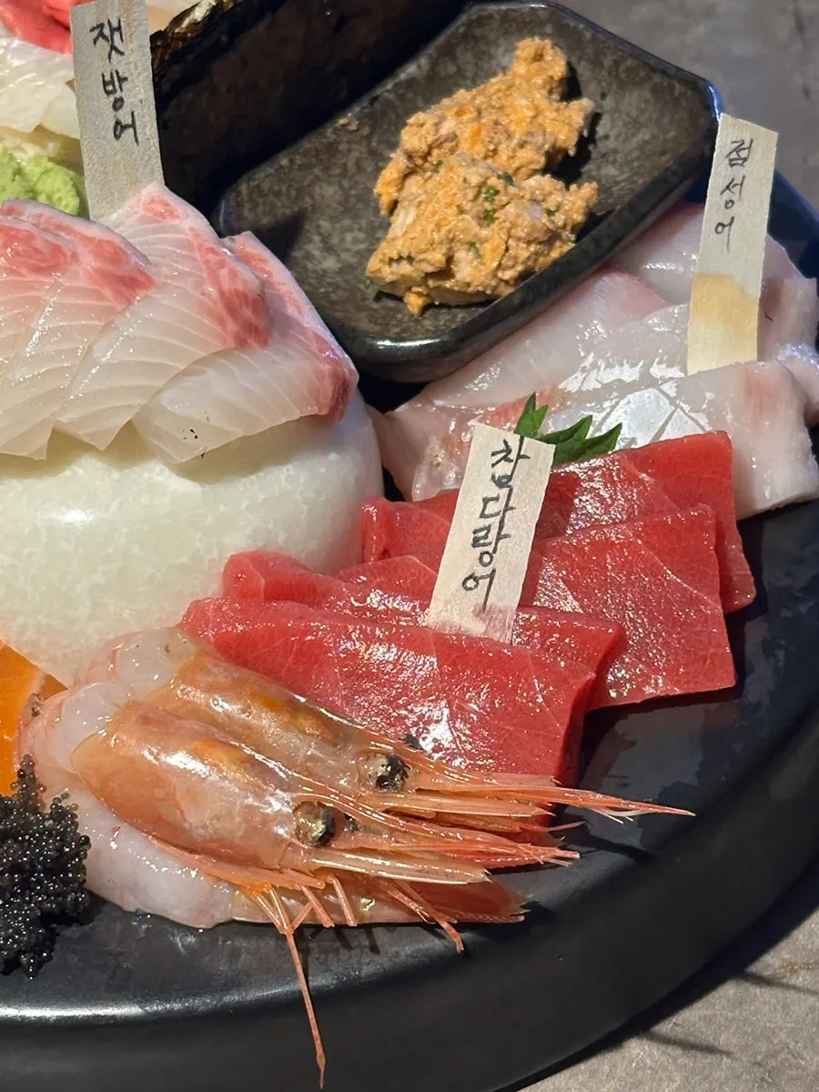 Aged sashimi plate with amberjack and bluefin tuna