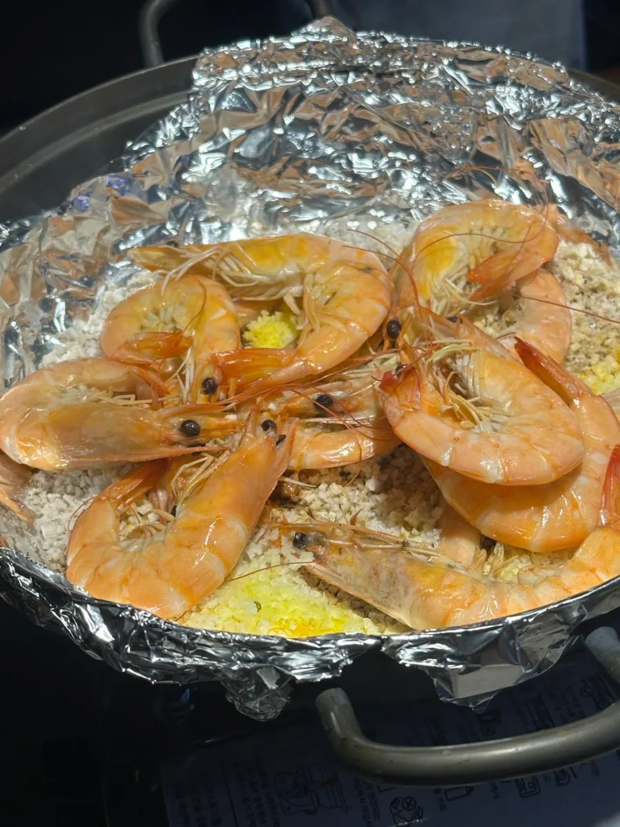 Peeled salt-grilled shrimp flesh
