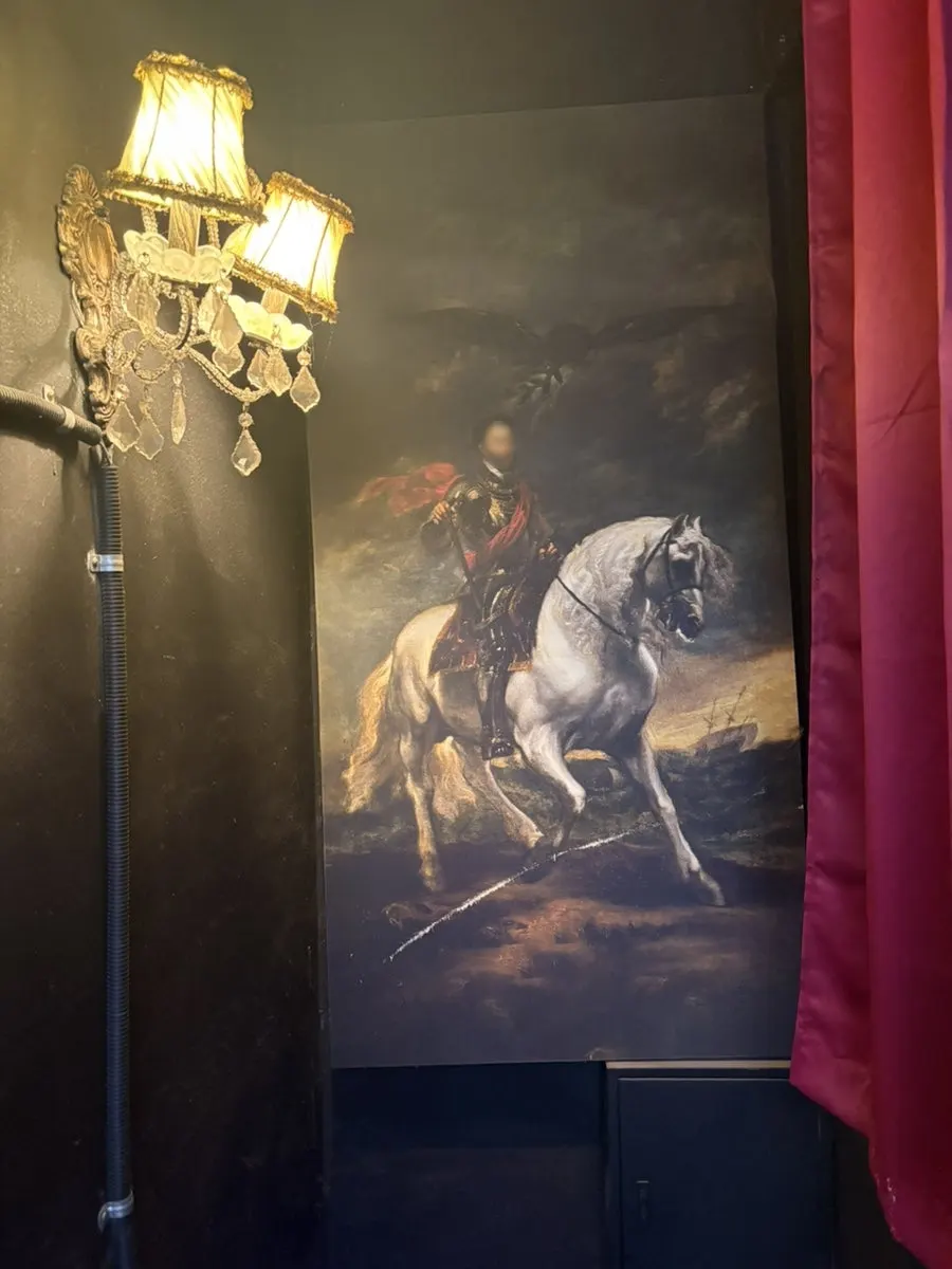 A corner of the restaurant with antique interior décor