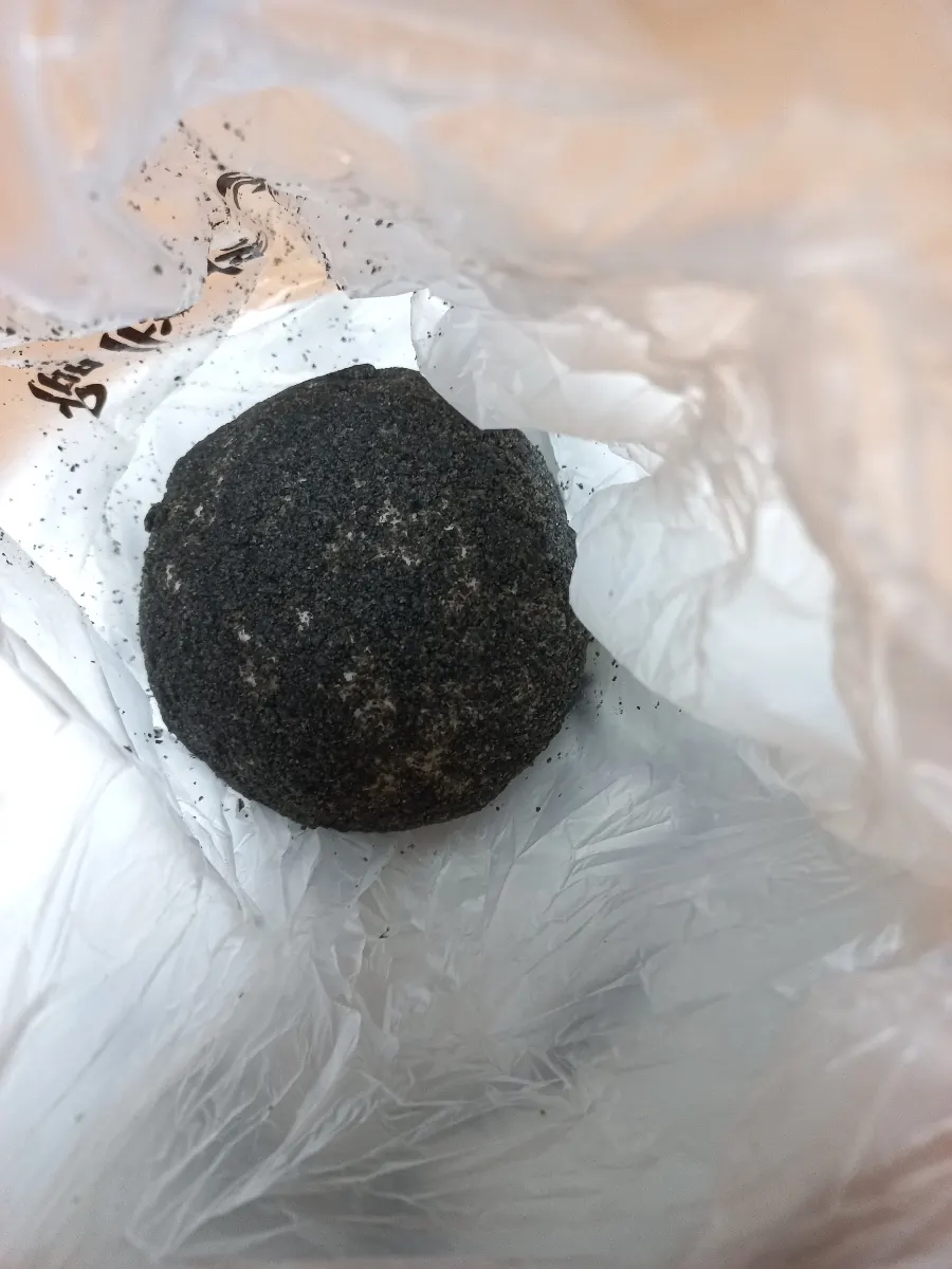 Injeolmi bread filled with injeolmi cream and red bean paste