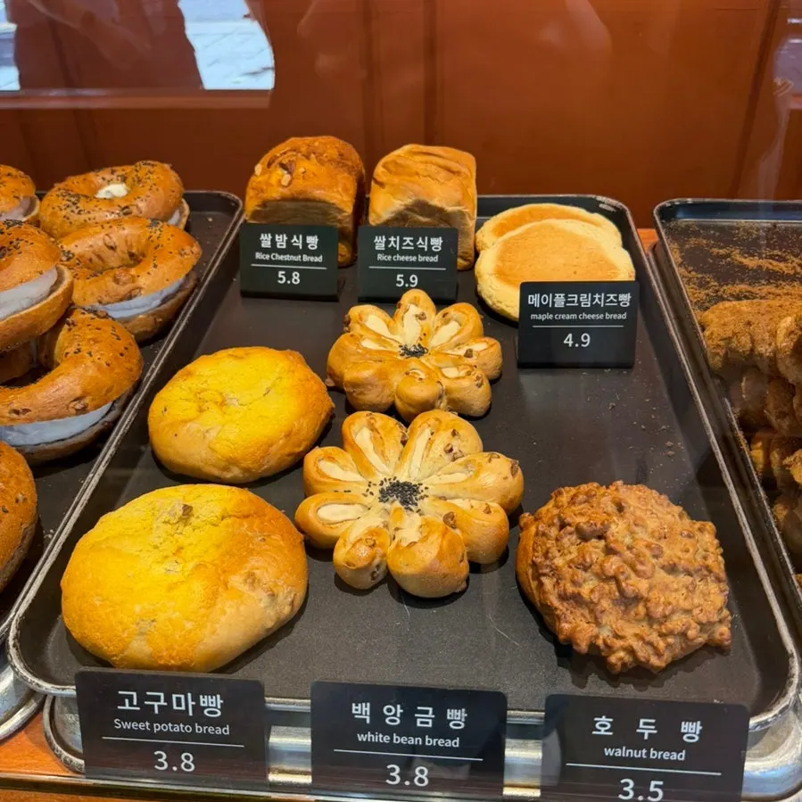 Onion bagels on display at Munhwa Bakery