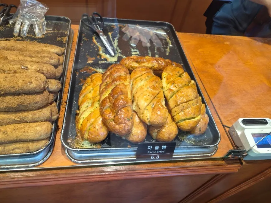 Choosing bread inside Munhwa Bakery