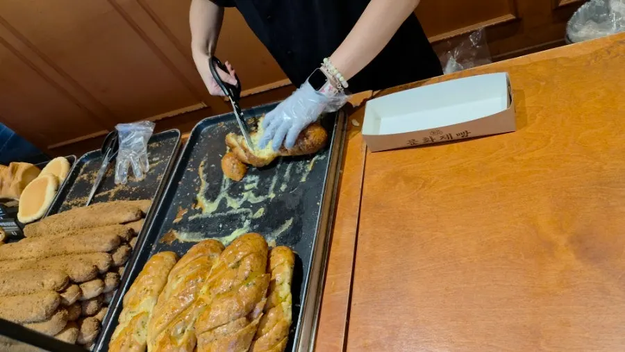 Close-up shot of the Munhwa Bakery bagel