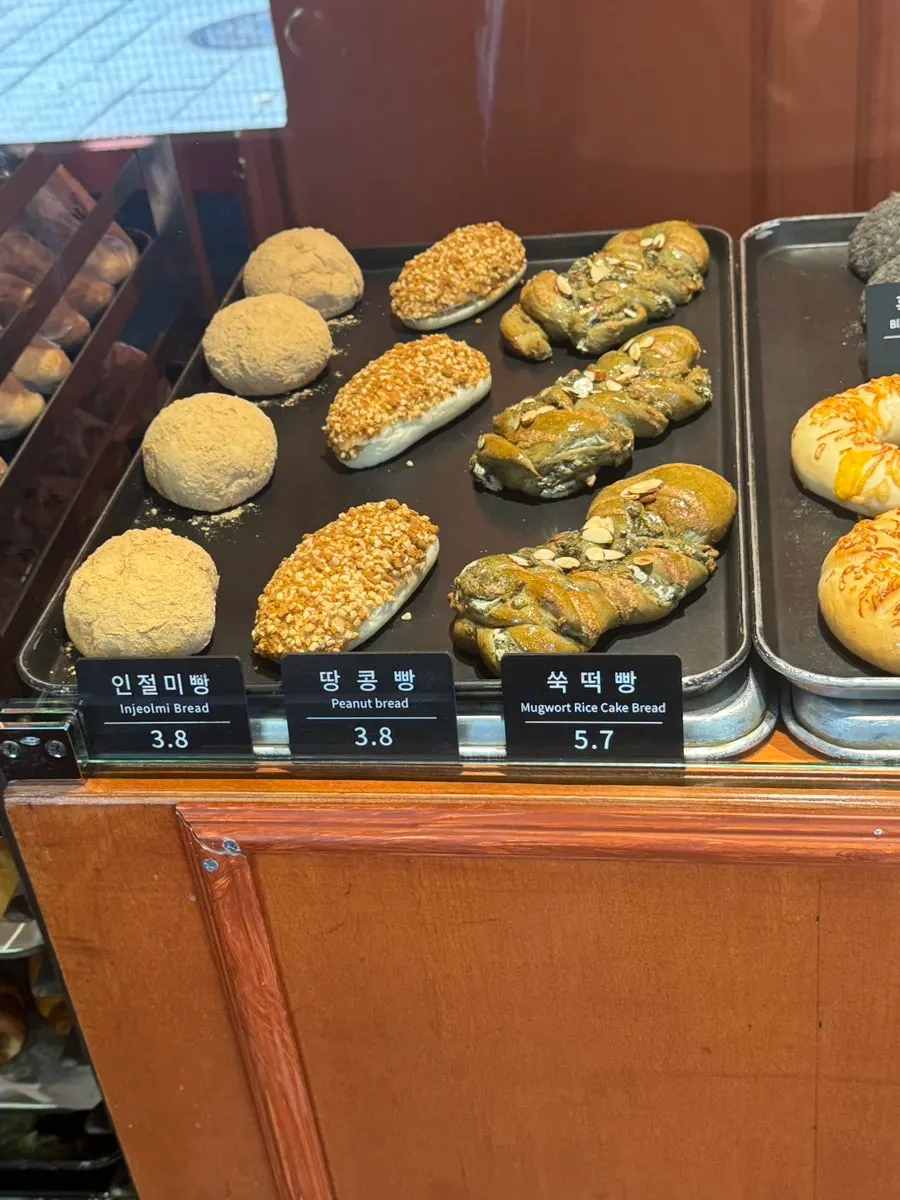 Exterior of Munhwa Bakery in an Ikseon-dong alley