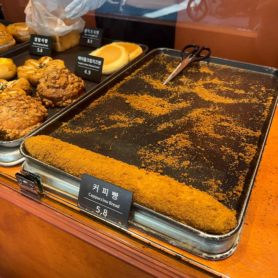 Bread shelves at Munhwa Bakery