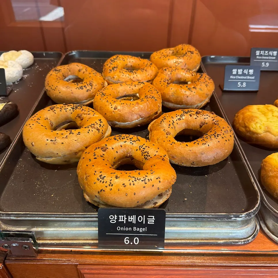 A variety of breads at Munhwa Bakery