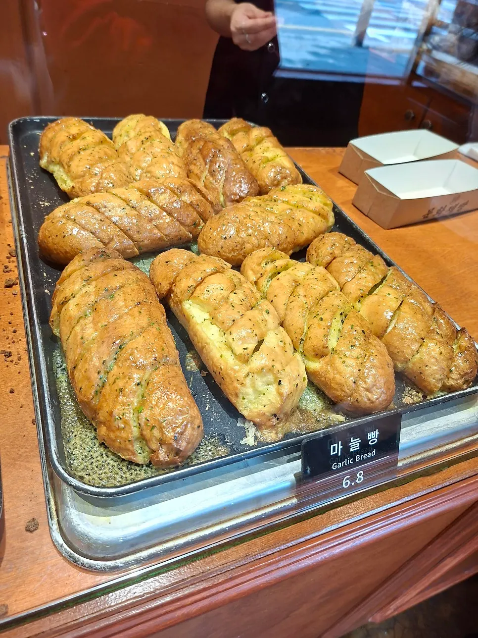 Garlic bread priced at ₩6,800 at Munhwa Bakery