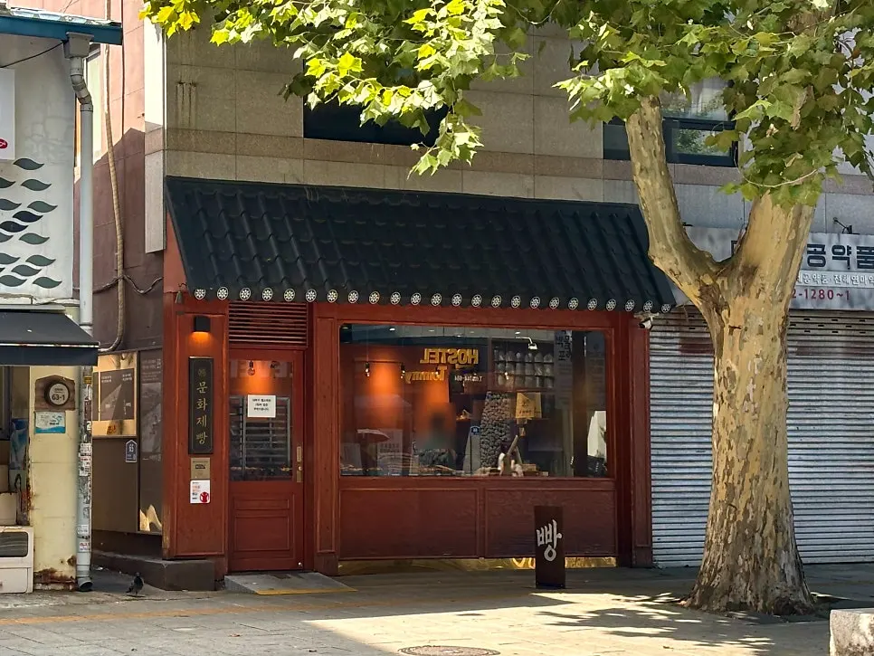 Munhwa Bakery's location on Donhwamun-ro street