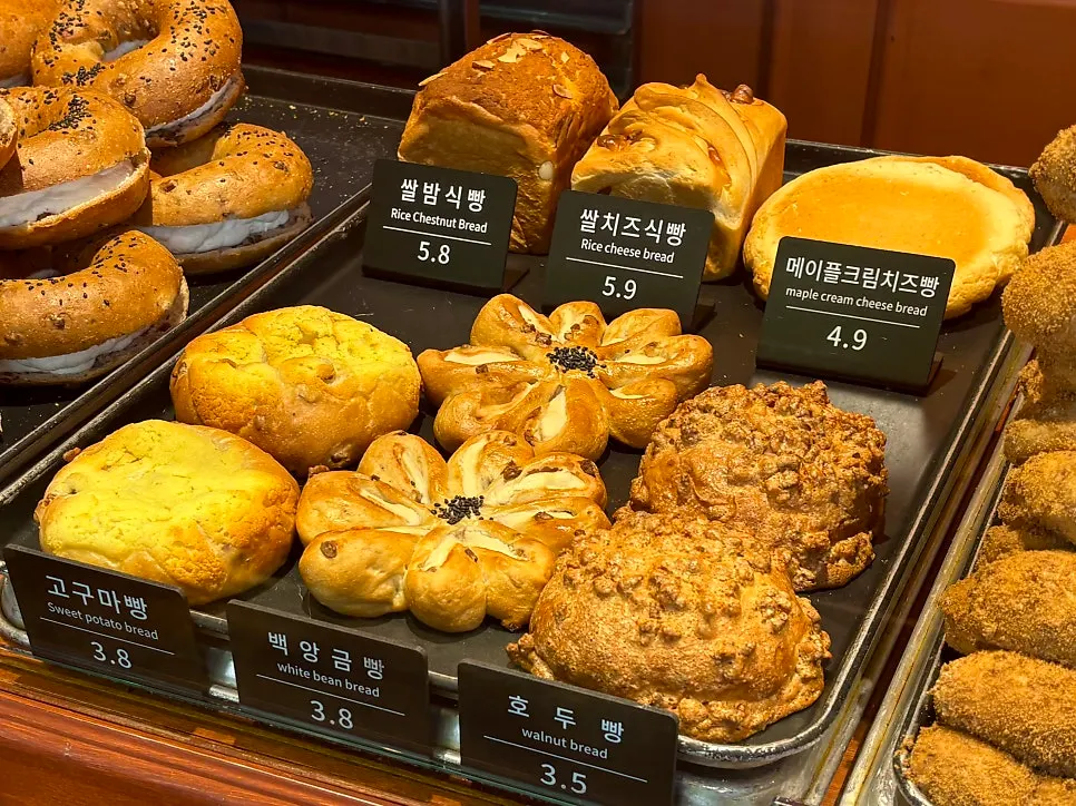 Display of the long coffee bread