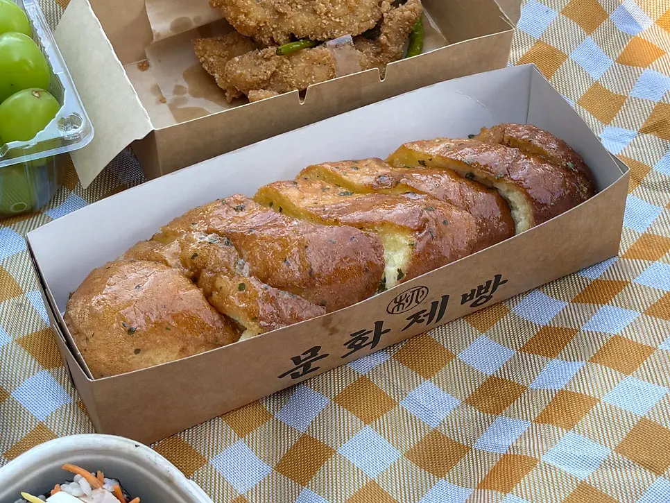 Munhwa Bakery garlic bread laid out at the picnic spot