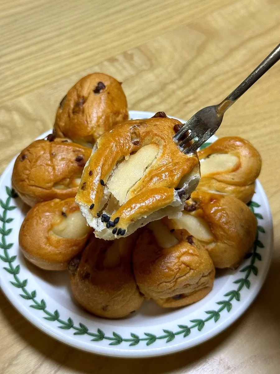 White bean paste bread chosen by my partner
