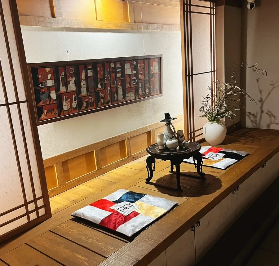 Hanuk's welcome drink and snacks