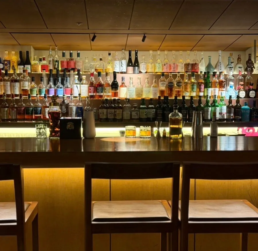 Full view of Hanuk's bar interior