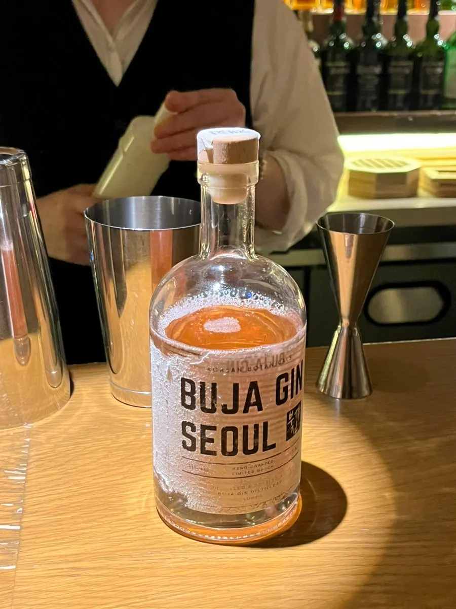 A two-person table seat at Hanuk