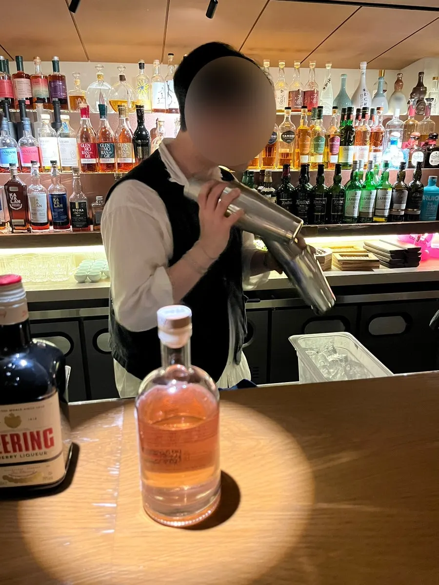A bar counter seat at Hanuk