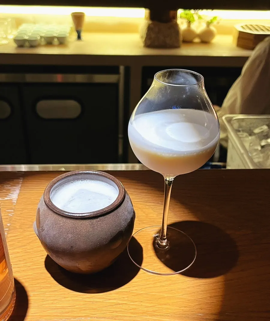 Two glasses of Chusu and Jaehoe cocktails
