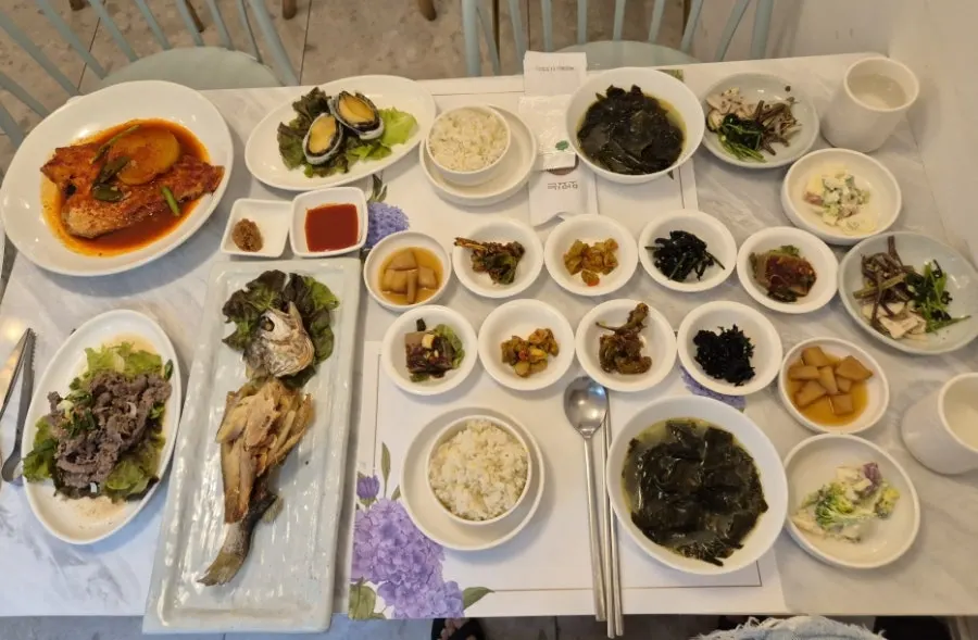 구테이블 한정식 상차림