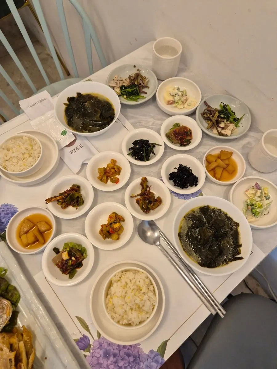 구테이블 한정식 푸짐한 상차림