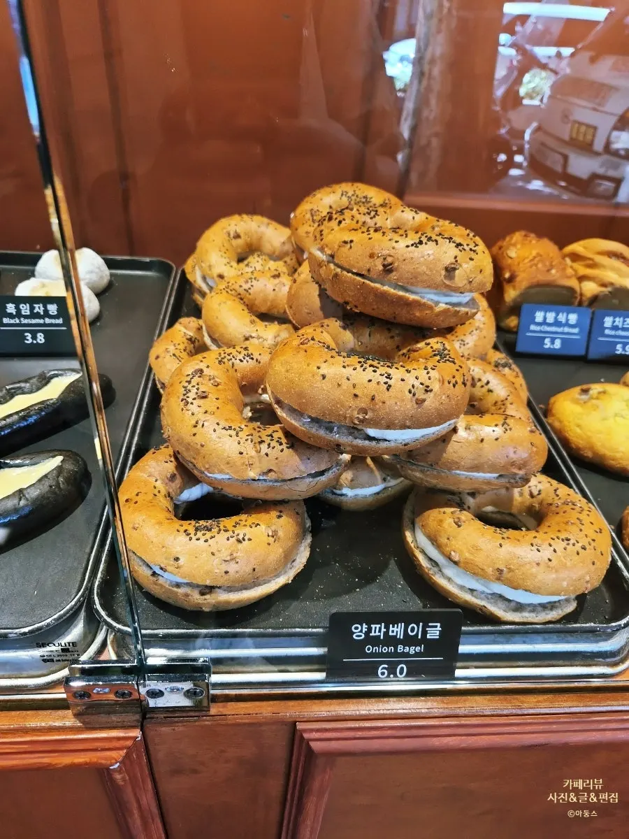 문화제빵 빵 종류 진열 모습