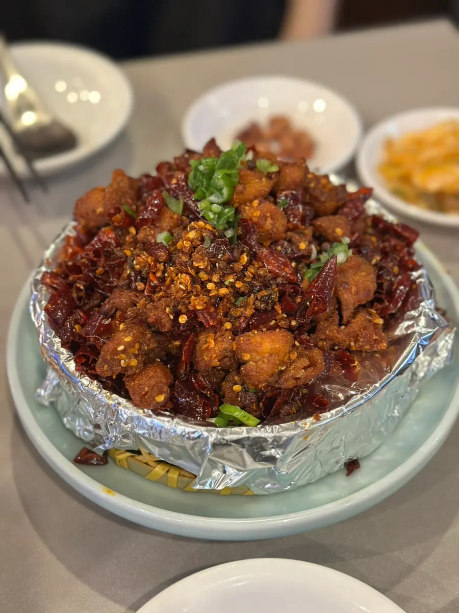 청화우육도삭면 라즈지 상차림 세로 사진