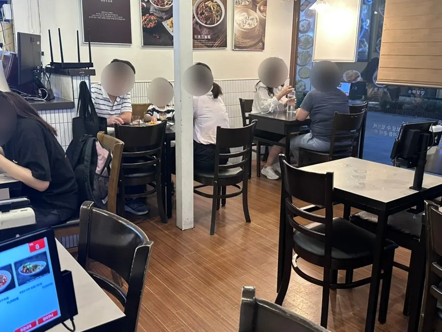 청화우육도삭면 매장 내부 좌석 전경