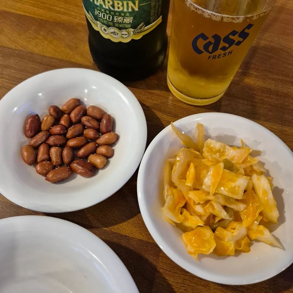 Fried peanuts and zhacai side dishes
