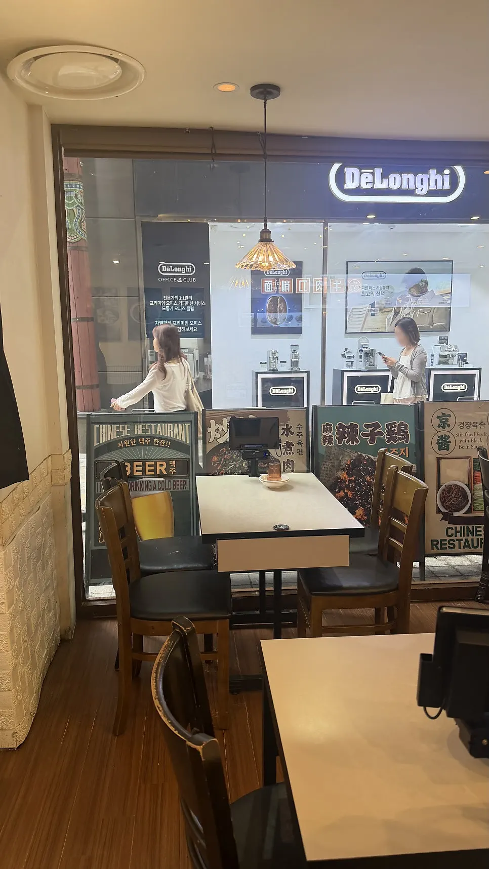 Entrance of Cheonghwa Uyuk Dosakmyeon on the 1st floor of Lemeilleur Jongno Town
