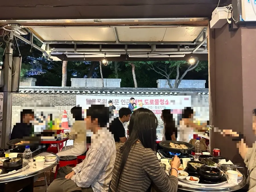 Evening queue outside Chowon Restaurant