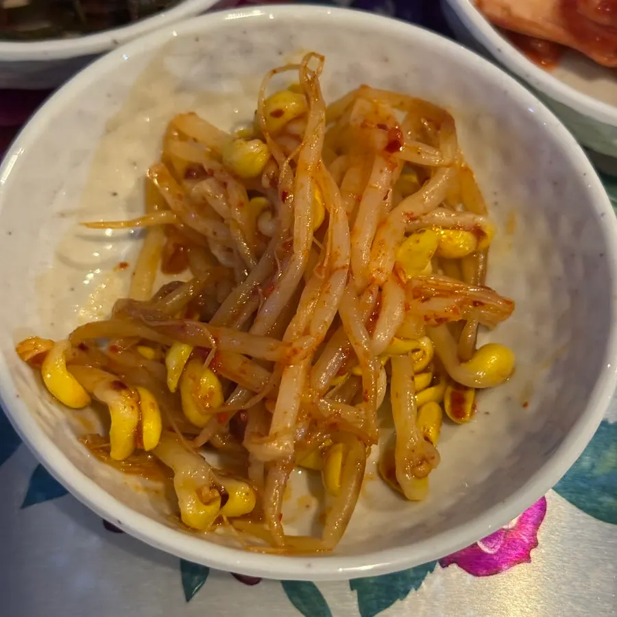 초원식당 기본 반찬 콩나물무침