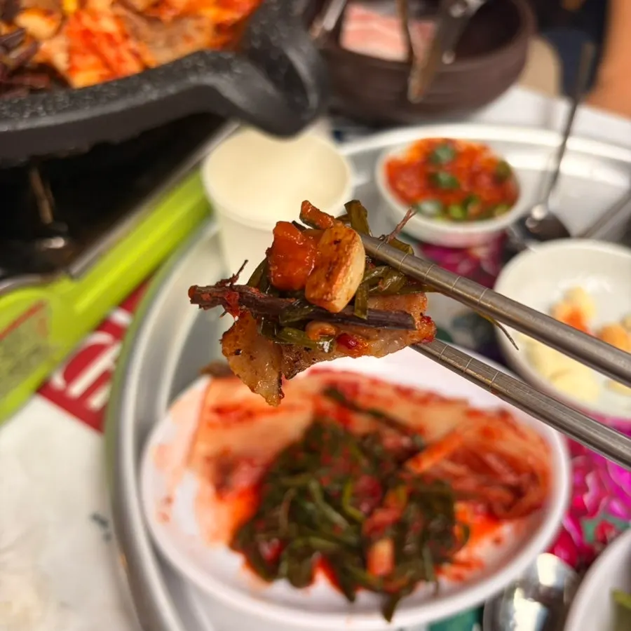 고사리, 파김치와 함께 먹는 냉동삼겹살