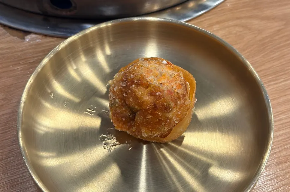 Fried mandu with a crispy exterior